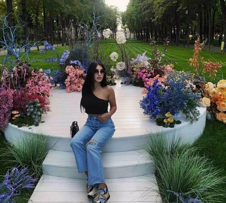 alina greys naked star img