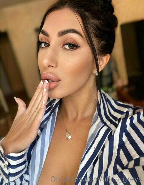 alina greys model art galleries