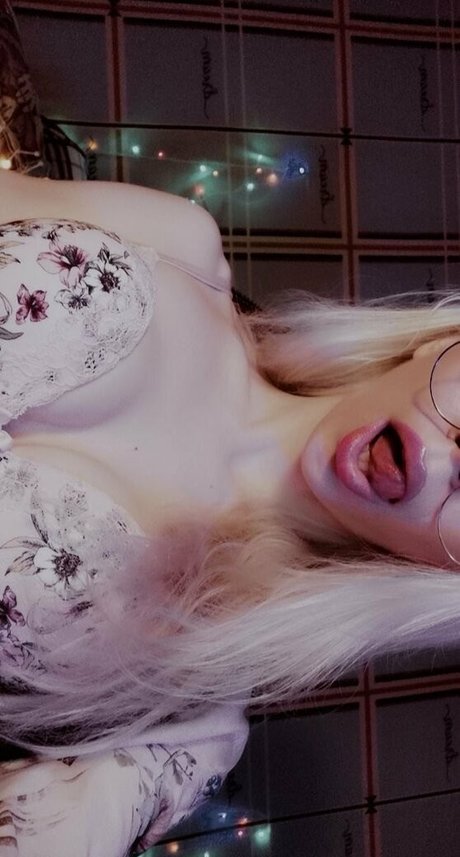 lil holly beautiful star archive