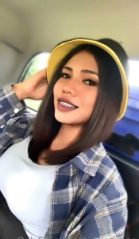 tinyjasmine model naked photos