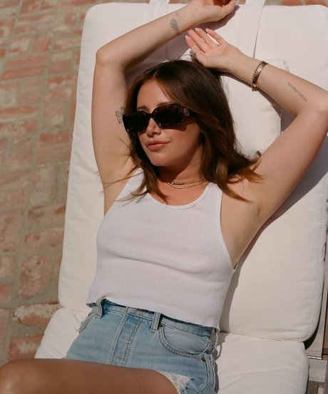 Ashley Tisdale art actress pictures