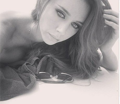 Una Healy model exclusive pictures