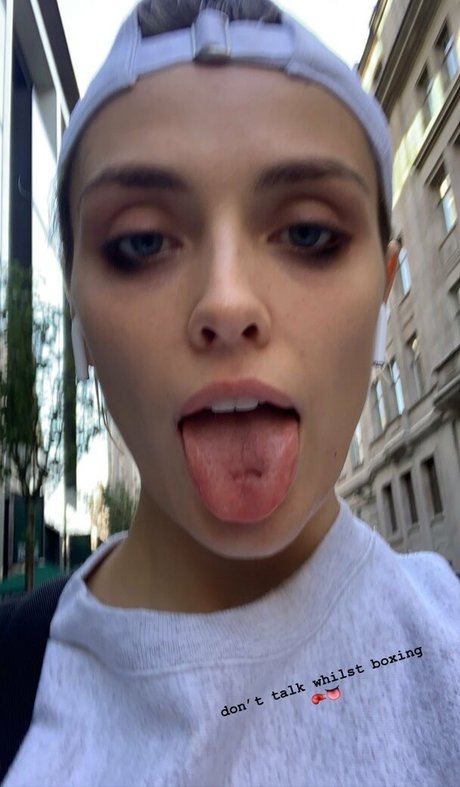 Wallis Day sexy pornstar img