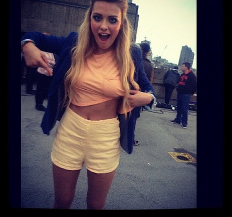 Wallis Day star sex image