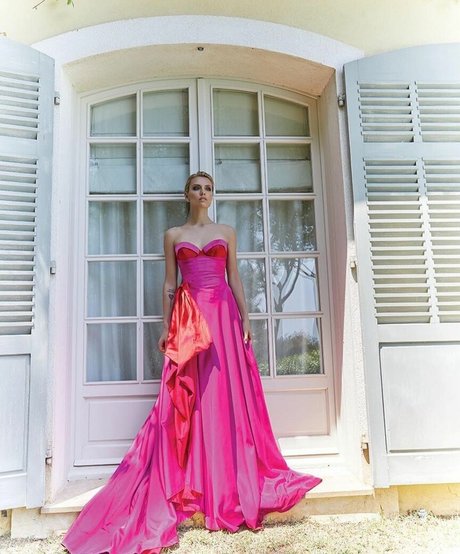 Wallis Day star beautiful pic