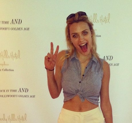 Wallis Day model pretty archive