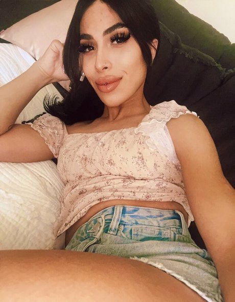 ts avery69 nude star pics