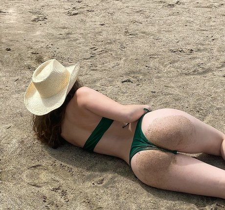 Lilly Breton star sexy img