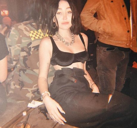 Noah Cyrus free star archive