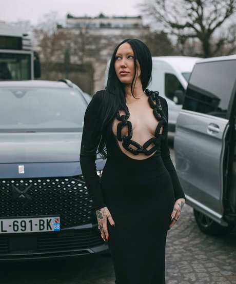 Noah Cyrus star perfect image