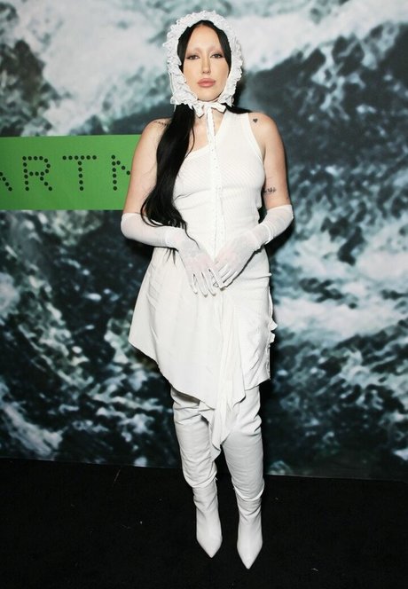 Noah Cyrus pornstar adult photo