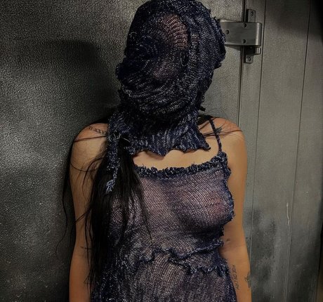 Noah Cyrus star erotic img