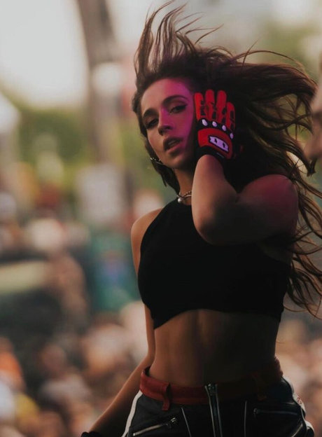 Tate McRae erotic actress photo