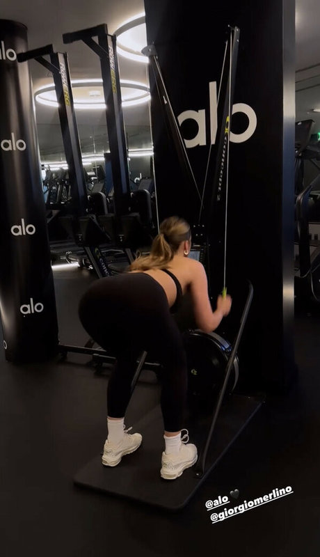 Tate McRae naked actress archive