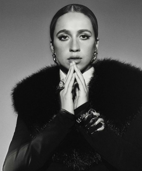 Tate McRae model exclusive picture