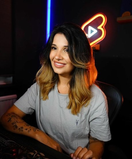 Cadaea sexy pornstar photo