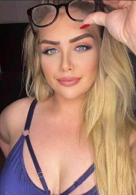 kellymilana sex actress pic