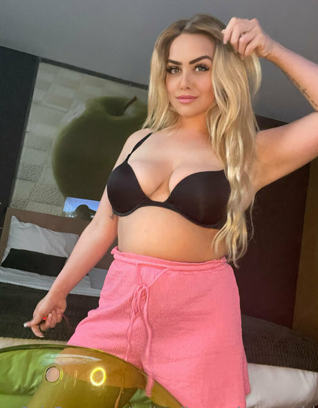 kellymilana star top pictures