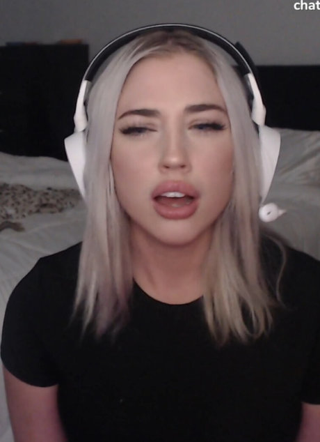 Hailsbee porn star pic