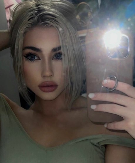 Hailsbee star sexy galleries