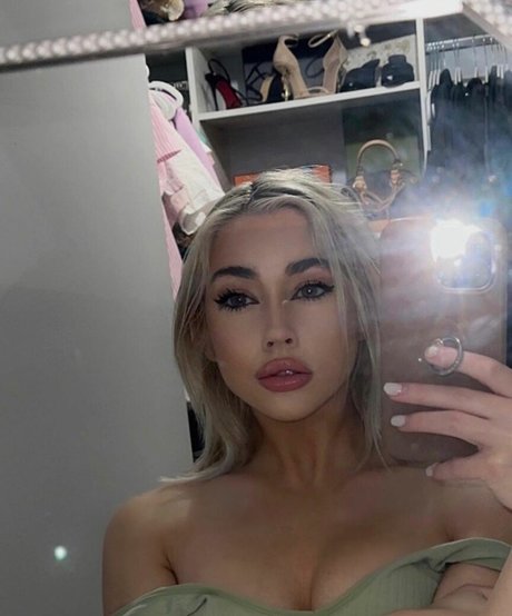 Hailsbee beautiful actress pics