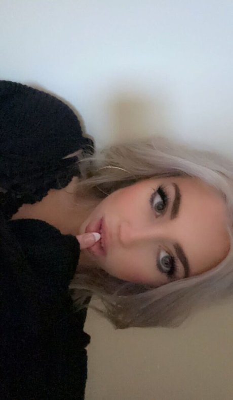 Hailsbee model erotic img