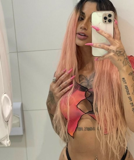 AZZY exclusive model pics