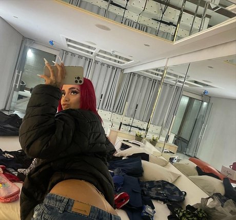 AZZY naked star galleries