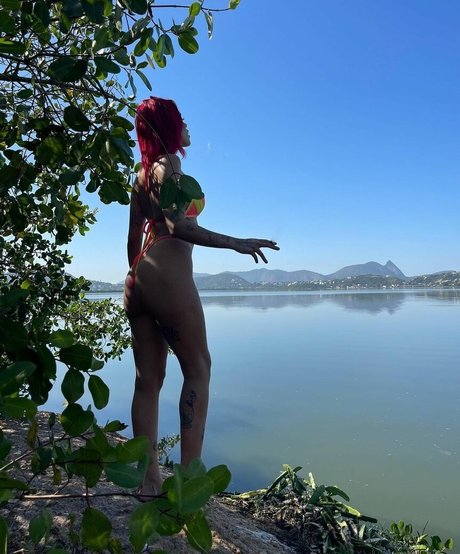 AZZY pretty model image