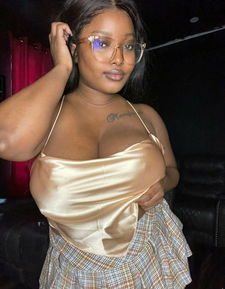 ilovecaramel nude model image