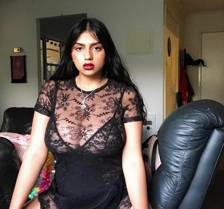 Mays Benatti star hot archive