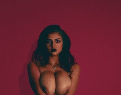 Mays Benatti xxx star archive