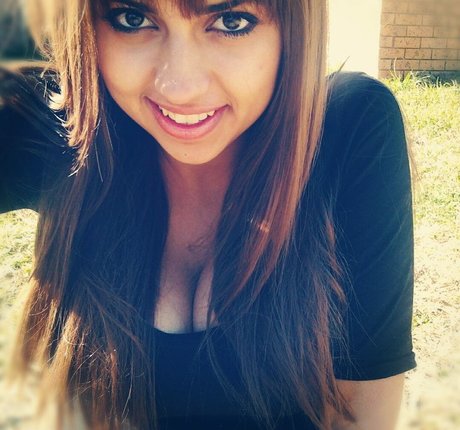 Mays Benatti star sexy images