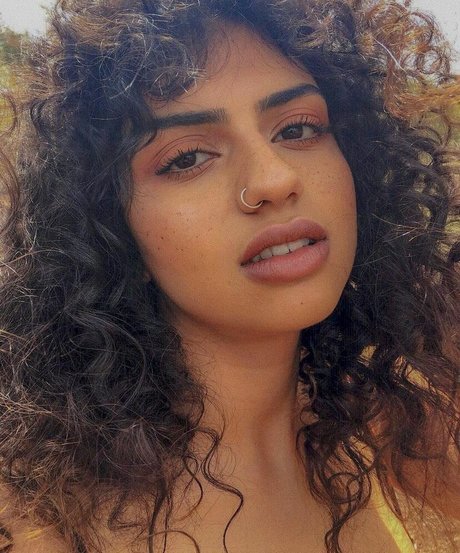 Mays Benatti model perfect photo