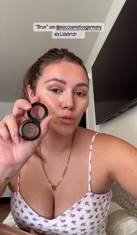 Anna Maria Damm model adult photo