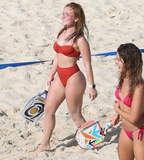 Larissa Manoela model hd pic