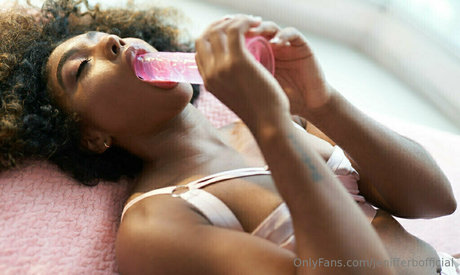 jenifferbofficial adult actress pics