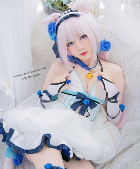 iamdorasnowfree model sexy picture