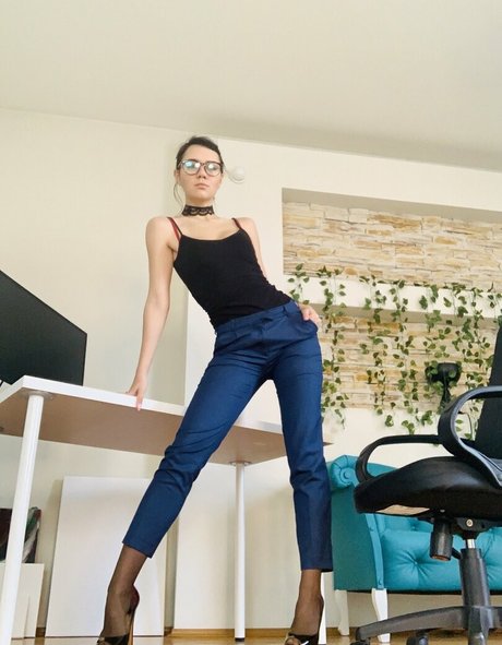 grilled avocadoz model free photo