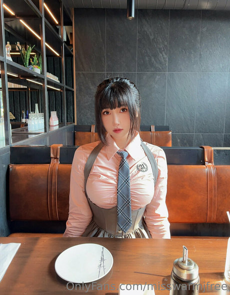 misswarmjfree model pornographic image