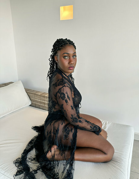 Paris Senpai beautiful model pic