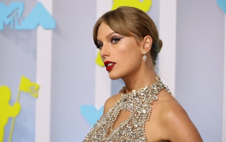 blindfold onlyfans erotic pics