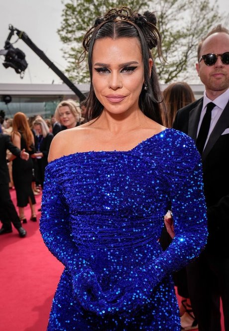 Billie Piper naked model pic