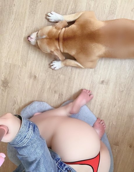 uyuy2907 nude model pic