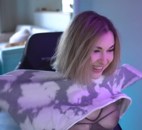 Arina Berdnikova pretty pornstar pics