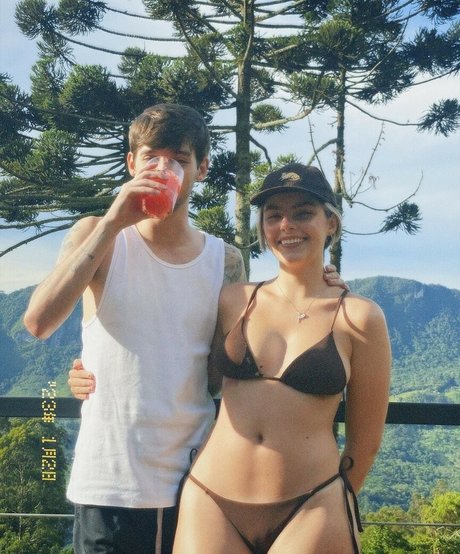 Triz Pariz star exclusive archive