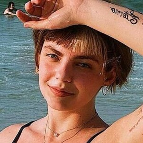 Triz Pariz erotic actress image