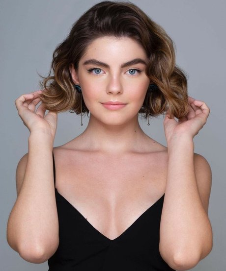 Triz Pariz adult star image