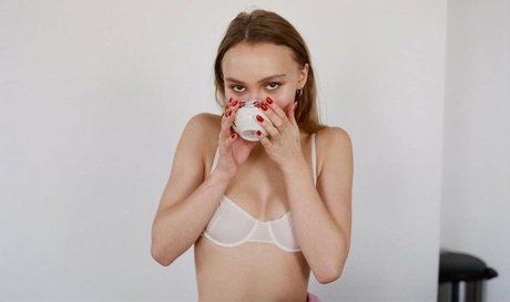 Lily Rose Depp star pornographic images