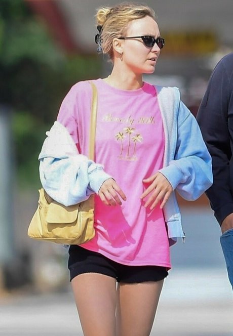 Lily Rose Depp nice star galleries